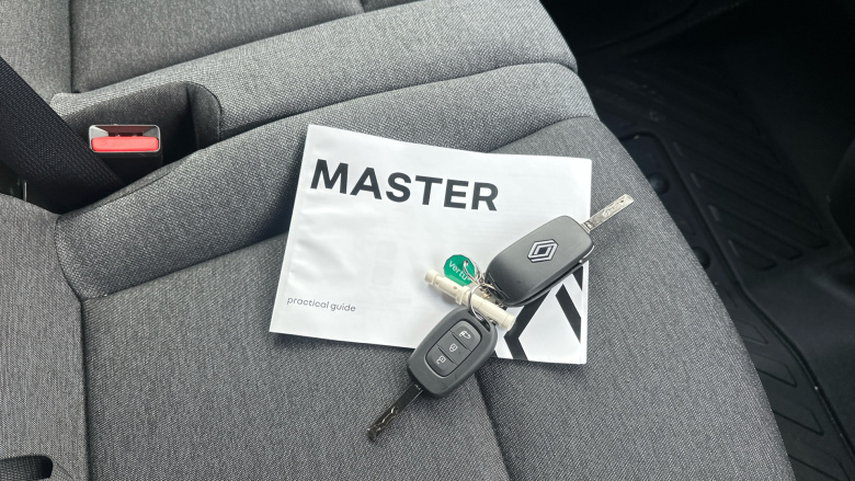 Renault Master Mwb Diesel Fwd MM35 Blue dCi 130 Advance Medium Roof Van